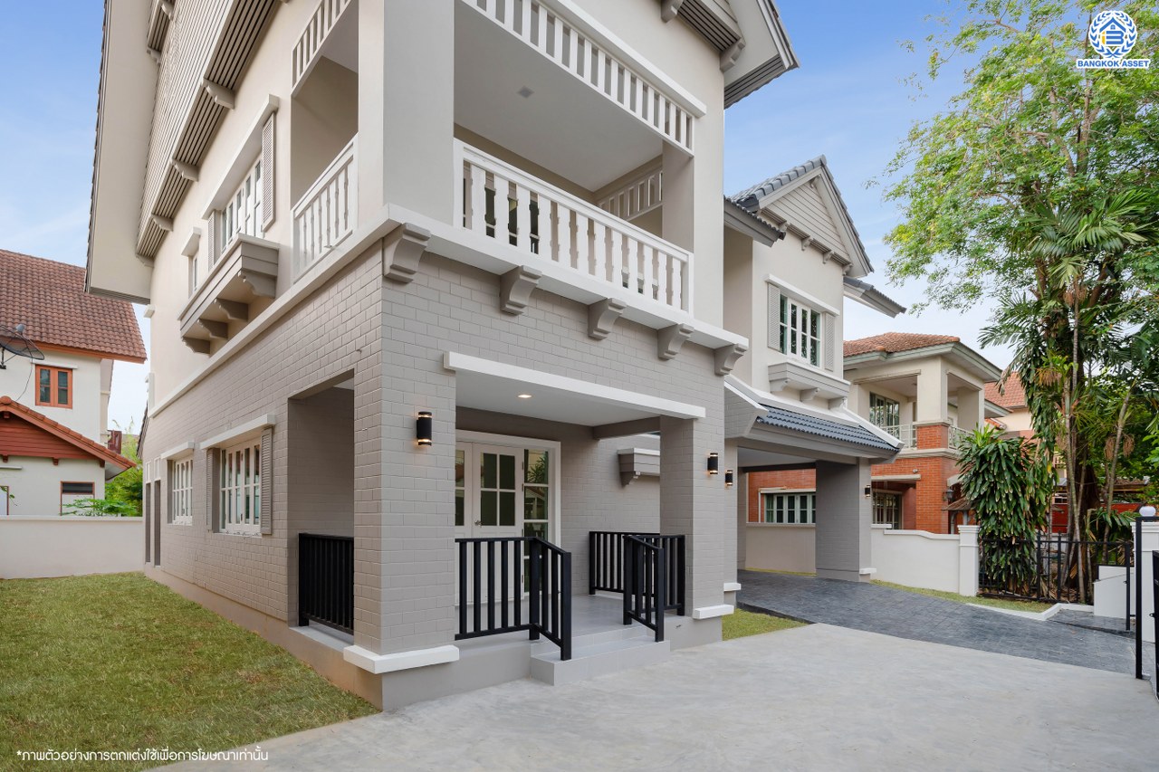 บ้านมือสองตกแต่งใหม่ แบรนด์ Q.House โครงการ ลัดดารมย์ ปิ่นเกล้า บนเนื้อที่กว้างขวางถึง 85.9 ตร.ว.  พื้นที่ใช้สอย 328.99 ตร.ม. ฟังก์ชัน 3 ห้องนอน 3 ห้องน้ำ 1 ห้องแม่บ้าน จอดรถได้ 2 คัน พร้อม Living ชั้น 2 ขนาดใหญ่ บนทำเลศักยภาพ ติด ถนนกาญจนาภิเษก ใกล้ห้างเซ็นทรัล เวสต์เกต, ทางด่วน "กาญจนาภิเษก" และห่างจากรถไฟฟ้า "สถานีตลาดบางใหญ่" ประมาณ 10 นาที