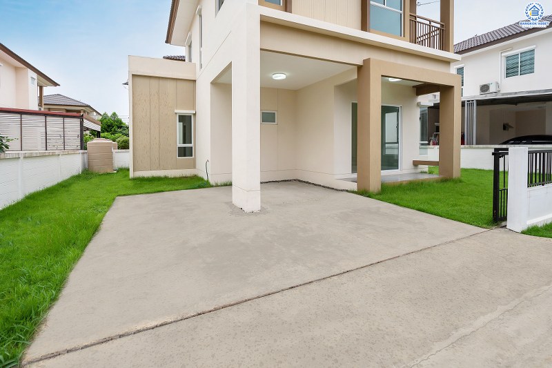 บ้านมือสองตกแต่งใหม่ โครงการ ธนาวิลเลจ พระราม5-บางใหญ่ จากแบรนด์ *ธนาสิริ* สไตล์โมเดิร์นตอบโจทย์คนรุ่นใหม่ พร้อมอยู่ เนื้อที่ 50.6 ตร.ว. ฟังก์ชั่น 3 ห้องนอน 2 ห้องน้ำ 1 ห้องอเนกประสงค์ บนทำเลสุดสะดวก เข้า-ออกทางซ.แก้วอินทร์ เพียง 15 นาที ถึง Central Westgate และรถไฟฟ้าสถานี "ตลาดบางใหญ่"