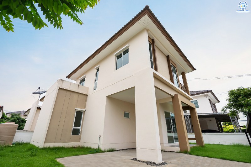 บ้านมือสองตกแต่งใหม่ โครงการ ธนาวิลเลจ พระราม5-บางใหญ่ จากแบรนด์ *ธนาสิริ* สไตล์โมเดิร์นตอบโจทย์คนรุ่นใหม่ พร้อมอยู่ เนื้อที่ 50.6 ตร.ว. ฟังก์ชั่น 3 ห้องนอน 2 ห้องน้ำ 1 ห้องอเนกประสงค์ บนทำเลสุดสะดวก เข้า-ออกทางซ.แก้วอินทร์ เพียง 15 นาที ถึง Central Westgate และรถไฟฟ้าสถานี "ตลาดบางใหญ่"