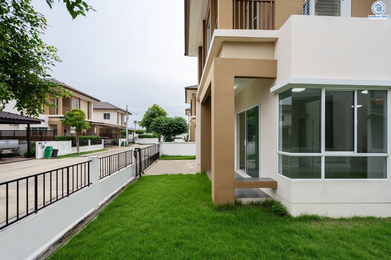 บ้านมือสองตกแต่งใหม่ โครงการ ธนาวิลเลจ พระราม5-บางใหญ่ จากแบรนด์ *ธนาสิริ* สไตล์โมเดิร์นตอบโจทย์คนรุ่นใหม่ พร้อมอยู่ เนื้อที่ 50.6 ตร.ว. ฟังก์ชั่น 3 ห้องนอน 2 ห้องน้ำ 1 ห้องอเนกประสงค์ บนทำเลสุดสะดวก เข้า-ออกทางซ.แก้วอินทร์ เพียง 15 นาที ถึง Central Westgate และรถไฟฟ้าสถานี "ตลาดบางใหญ่"