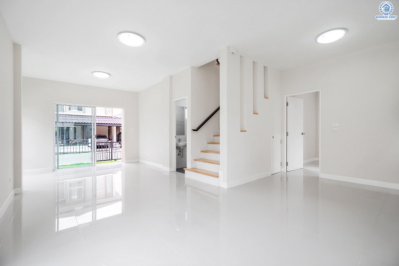 บ้านมือสองตกแต่งใหม่ โครงการ ธนาวิลเลจ พระราม5-บางใหญ่ จากแบรนด์ *ธนาสิริ* สไตล์โมเดิร์นตอบโจทย์คนรุ่นใหม่ พร้อมอยู่ เนื้อที่ 50.6 ตร.ว. ฟังก์ชั่น 3 ห้องนอน 2 ห้องน้ำ 1 ห้องอเนกประสงค์ บนทำเลสุดสะดวก เข้า-ออกทางซ.แก้วอินทร์ เพียง 15 นาที ถึง Central Westgate และรถไฟฟ้าสถานี "ตลาดบางใหญ่"