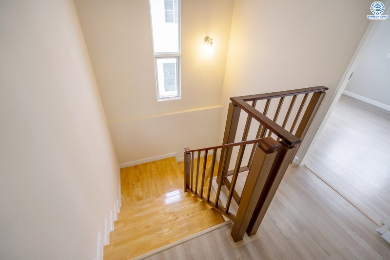 บ้านมือสองตกแต่งใหม่ โครงการ ธนาวิลเลจ พระราม5-บางใหญ่ จากแบรนด์ *ธนาสิริ* สไตล์โมเดิร์นตอบโจทย์คนรุ่นใหม่ พร้อมอยู่ เนื้อที่ 50.6 ตร.ว. ฟังก์ชั่น 3 ห้องนอน 2 ห้องน้ำ 1 ห้องอเนกประสงค์ บนทำเลสุดสะดวก เข้า-ออกทางซ.แก้วอินทร์ เพียง 15 นาที ถึง Central Westgate และรถไฟฟ้าสถานี "ตลาดบางใหญ่"