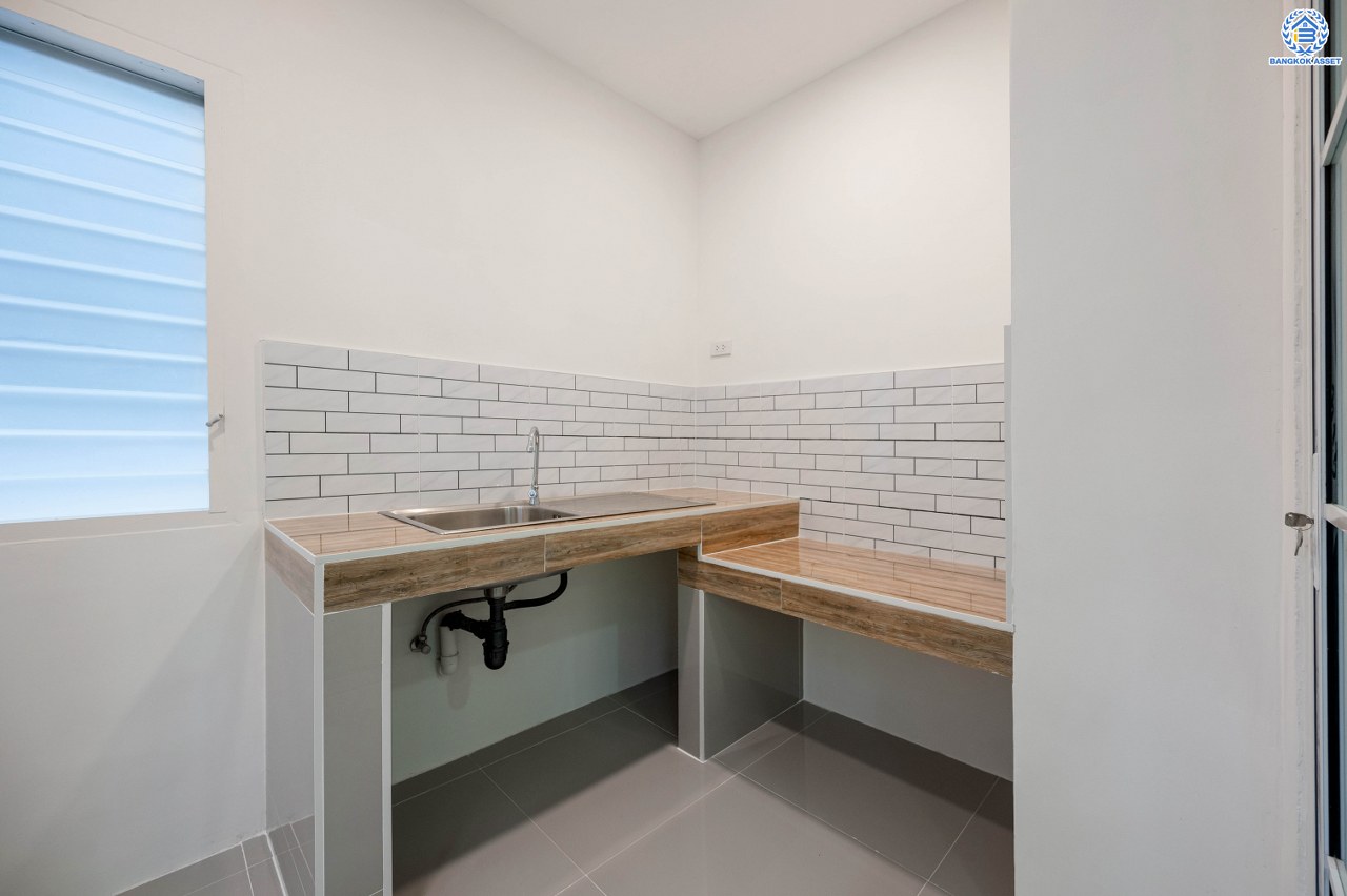 บ้านมือสองตกแต่งใหม่ พร้อมเข้าอยู่ โครงการ อิมเมจเพลส พุทธมณฑลสาย4 เนื้อที่ดิน 50 ตร.ว. พื้นที่ใช้สอย 249.41 ตร.ม. ฟังก์ชัน 3 ห้องนอน 3 ห้องน้ำ 1 ห้องอเนกประสงค์ 1 ที่จอดรถ บนทำเลติดถนนพุทธมณฑล สาย4 เชื่อมต่อถนนพุทธมณฑล สาย3, ถนนเพชรเกษม ใกล้จุดขึ้นทางด่วน "ประจิมรัถยา"