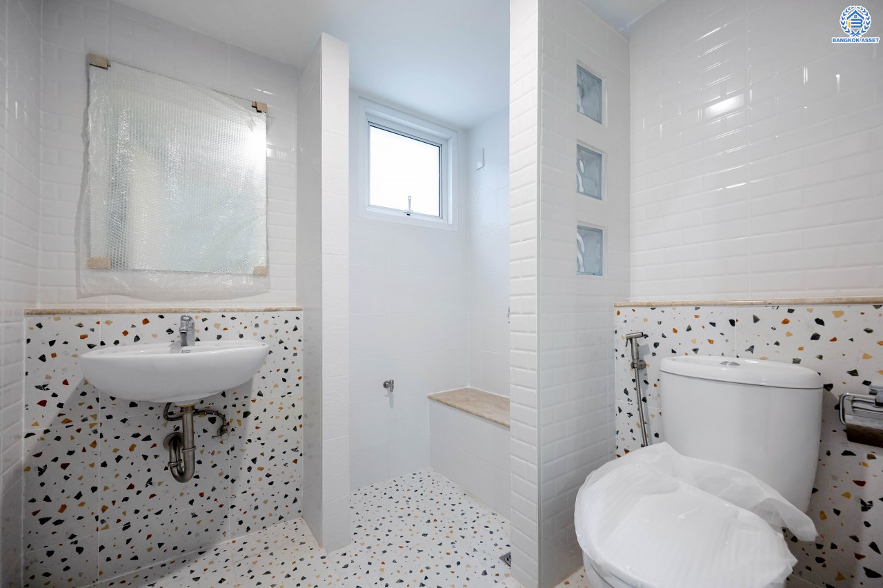 บ้านมือสองตกแต่งใหม่ พร้อมเข้าอยู่ โครงการ อิมเมจเพลส พุทธมณฑลสาย4 เนื้อที่ดิน 50 ตร.ว. พื้นที่ใช้สอย 249.41 ตร.ม. ฟังก์ชัน 3 ห้องนอน 3 ห้องน้ำ 1 ห้องอเนกประสงค์ 1 ที่จอดรถ บนทำเลติดถนนพุทธมณฑล สาย4 เชื่อมต่อถนนพุทธมณฑล สาย3, ถนนเพชรเกษม ใกล้จุดขึ้นทางด่วน "ประจิมรัถยา"