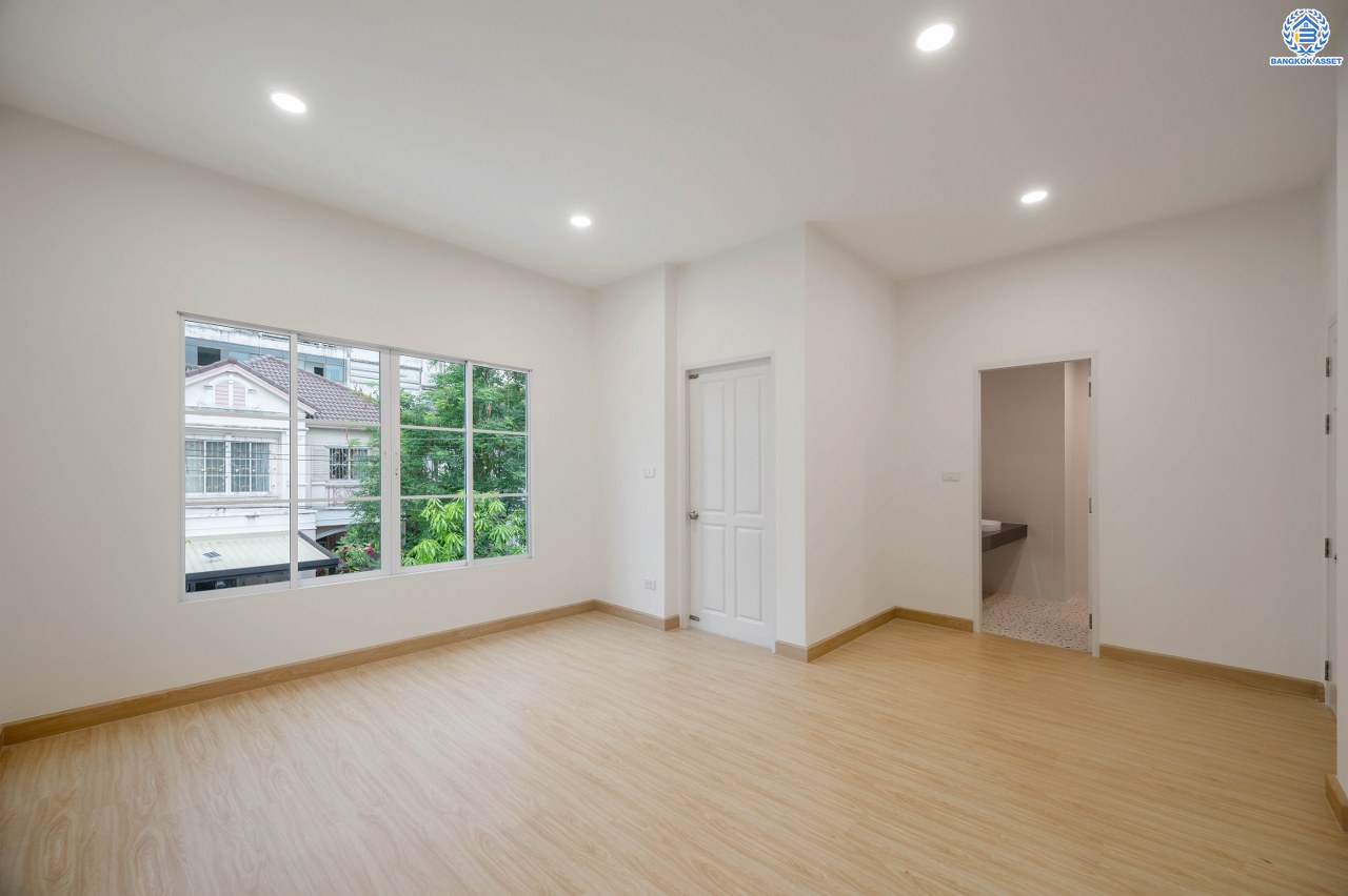 บ้านมือสองตกแต่งใหม่ พร้อมเข้าอยู่ โครงการ อิมเมจเพลส พุทธมณฑลสาย4 เนื้อที่ดิน 50 ตร.ว. พื้นที่ใช้สอย 249.41 ตร.ม. ฟังก์ชัน 3 ห้องนอน 3 ห้องน้ำ 1 ห้องอเนกประสงค์ 1 ที่จอดรถ บนทำเลติดถนนพุทธมณฑล สาย4 เชื่อมต่อถนนพุทธมณฑล สาย3, ถนนเพชรเกษม ใกล้จุดขึ้นทางด่วน "ประจิมรัถยา"