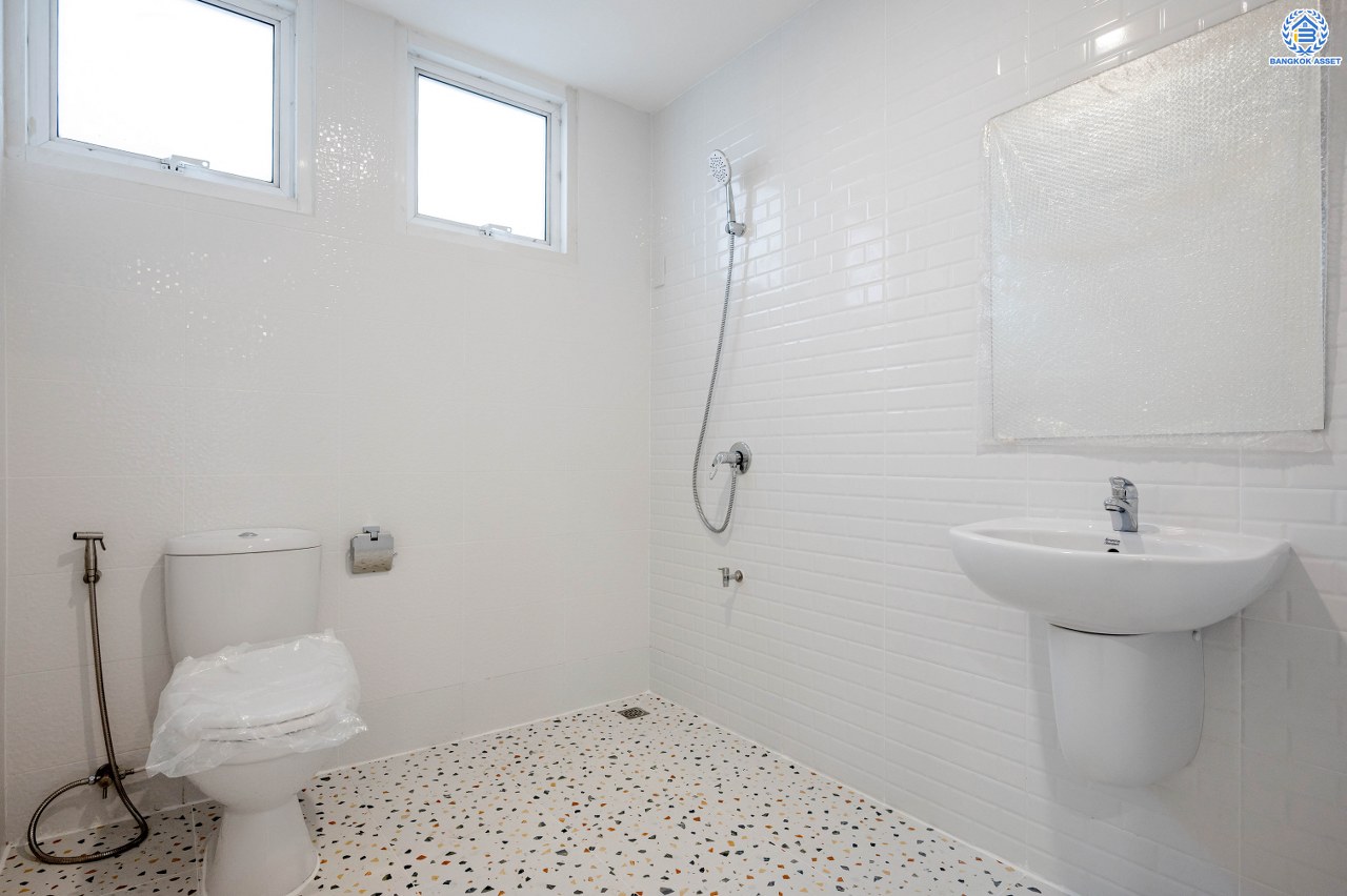 บ้านมือสองตกแต่งใหม่ พร้อมเข้าอยู่ โครงการ อิมเมจเพลส พุทธมณฑลสาย4 เนื้อที่ดิน 50 ตร.ว. พื้นที่ใช้สอย 249.41 ตร.ม. ฟังก์ชัน 3 ห้องนอน 3 ห้องน้ำ 1 ห้องอเนกประสงค์ 1 ที่จอดรถ บนทำเลติดถนนพุทธมณฑล สาย4 เชื่อมต่อถนนพุทธมณฑล สาย3, ถนนเพชรเกษม ใกล้จุดขึ้นทางด่วน "ประจิมรัถยา"