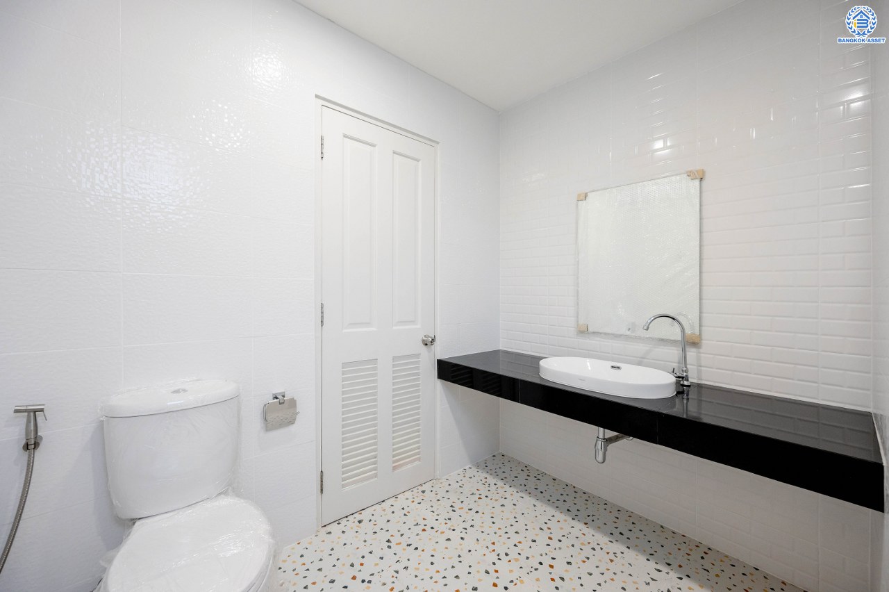 บ้านมือสองตกแต่งใหม่ พร้อมเข้าอยู่ โครงการ อิมเมจเพลส พุทธมณฑลสาย4 เนื้อที่ดิน 50 ตร.ว. พื้นที่ใช้สอย 249.41 ตร.ม. ฟังก์ชัน 3 ห้องนอน 3 ห้องน้ำ 1 ห้องอเนกประสงค์ 1 ที่จอดรถ บนทำเลติดถนนพุทธมณฑล สาย4 เชื่อมต่อถนนพุทธมณฑล สาย3, ถนนเพชรเกษม ใกล้จุดขึ้นทางด่วน "ประจิมรัถยา"