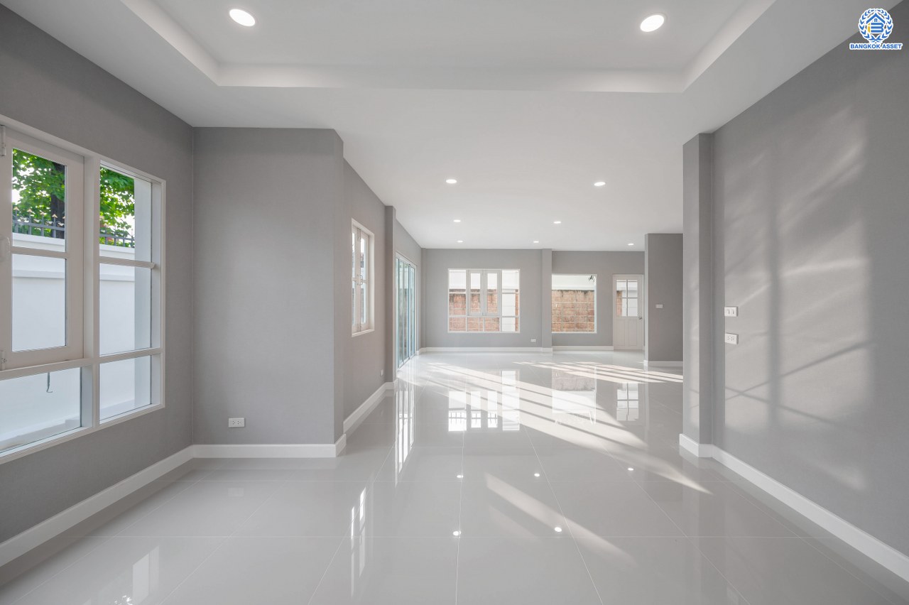 บ้านมือสองตกแต่งใหม่ โครงการ ลัดดารมย์ ปิ่นเกล้า บ้านเดี่ยวหลังมุม จากแบรนด์ Q.House บนเนื้อที่กว้างขวางถึง 84.3 ตร.ว. พื้นที่ใช้สอย 270.78 ตร.ม. ฟังก์ชัน 3 ห้องนอน 3 ห้องน้ำ จอดรถได้ 2 คัน พร้อม Living ชั้น 2 ขนาดใหญ่ บนทำเลศักยภาพ ติดถนนกาญจนาภิเษก ใกล้ห้างเซ็นทรัล เวสต์เกต, ทางด่วน "กาญจนาภิเษก" และรถไฟฟ้าสายสีม่วง "สถานีตลาดบางใหญ่"