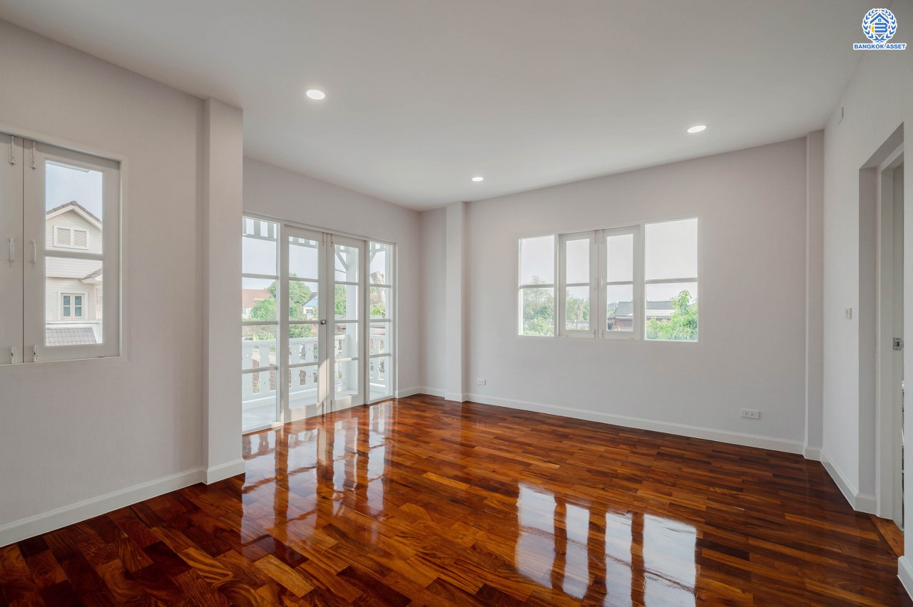 บ้านมือสองตกแต่งใหม่ โครงการ ลัดดารมย์ ปิ่นเกล้า บ้านเดี่ยวหลังมุม จากแบรนด์ Q.House บนเนื้อที่กว้างขวางถึง 84.3 ตร.ว. พื้นที่ใช้สอย 270.78 ตร.ม. ฟังก์ชัน 3 ห้องนอน 3 ห้องน้ำ จอดรถได้ 2 คัน พร้อม Living ชั้น 2 ขนาดใหญ่ บนทำเลศักยภาพ ติดถนนกาญจนาภิเษก ใกล้ห้างเซ็นทรัล เวสต์เกต, ทางด่วน "กาญจนาภิเษก" และรถไฟฟ้าสายสีม่วง "สถานีตลาดบางใหญ่"