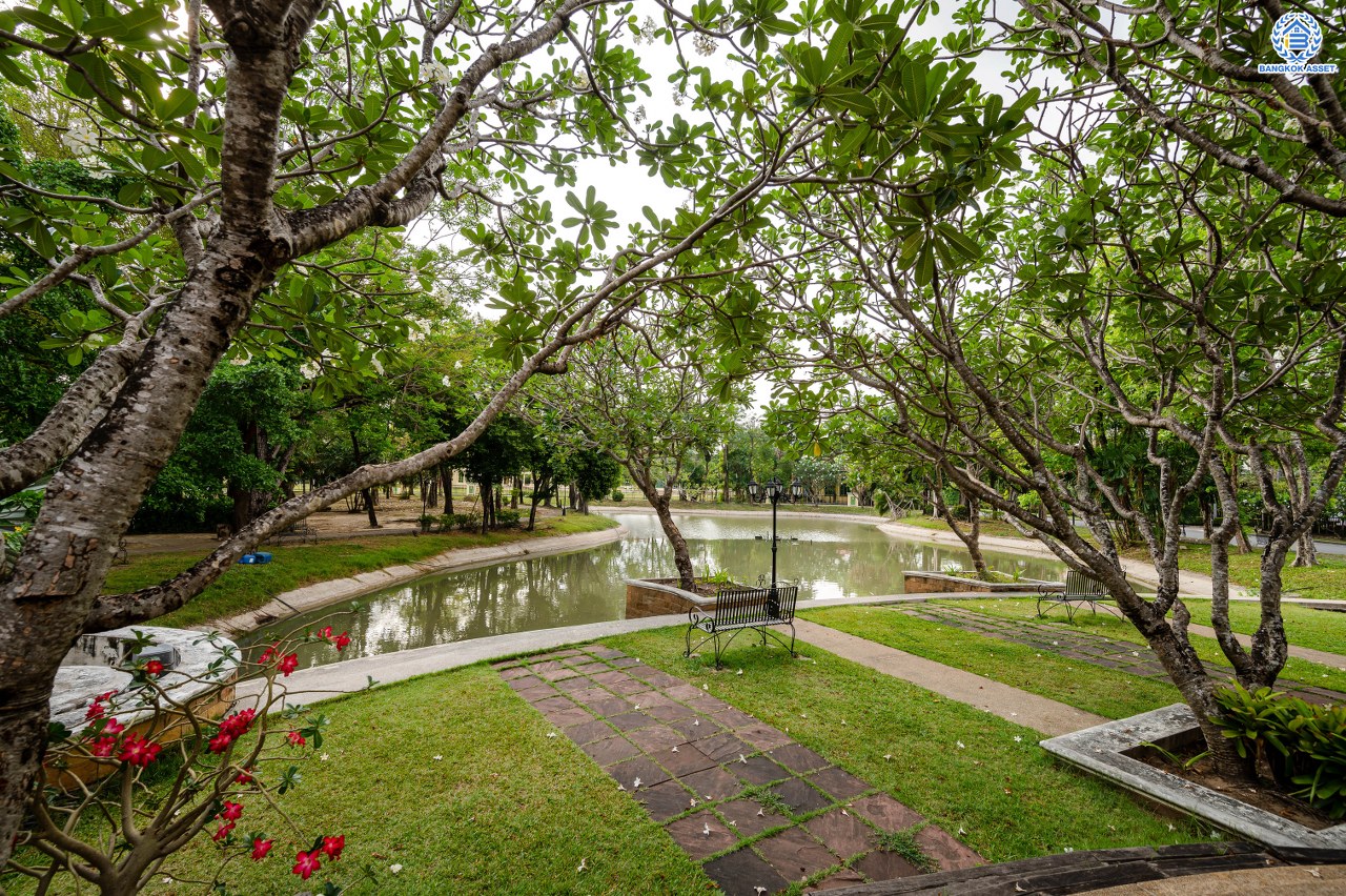 บ้านมือสองตกแต่งใหม่ โครงการ ลัดดารมย์ ปิ่นเกล้า บ้านเดี่ยวหลังมุม จากแบรนด์ Q.House บนเนื้อที่กว้างขวางถึง 84.3 ตร.ว. พื้นที่ใช้สอย 270.78 ตร.ม. ฟังก์ชัน 3 ห้องนอน 3 ห้องน้ำ จอดรถได้ 2 คัน พร้อม Living ชั้น 2 ขนาดใหญ่ บนทำเลศักยภาพ ติดถนนกาญจนาภิเษก ใกล้ห้างเซ็นทรัล เวสต์เกต, ทางด่วน "กาญจนาภิเษก" และรถไฟฟ้าสายสีม่วง "สถานีตลาดบางใหญ่"