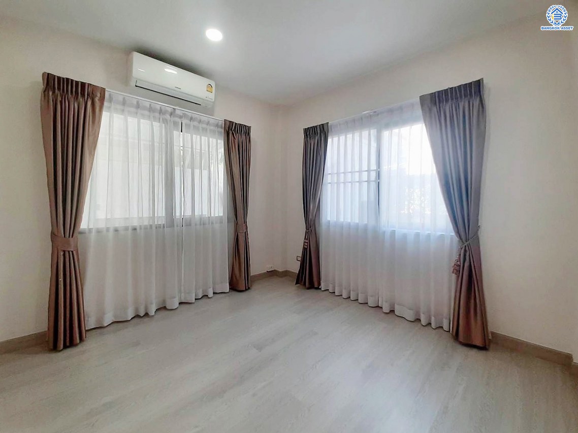 *****บ้านเดี่ยวมือสองนนทบุรี โครงการ เซนโทร ราชพฤกษ์-สวนผัก หลังมุม เนื้อที่กว้างขวางถึง 72.5 ตร.ว. ฟังก์ชัน 4 ห้องนอน 3 ห้องน้ำ 2 ที่จอดรถ บ้านเดี่ยวสไตล์พูลวิลล่า ตกแต่งสวย พร้อมสระว่ายน้ำ บนทำเลแห่งการเดินทาง เชื่อมต่อ ถนนราชพฤกษ์, ถนนนครอินทร์ ใกล้ทางด่วน "ศรีรัช" จองเลย!