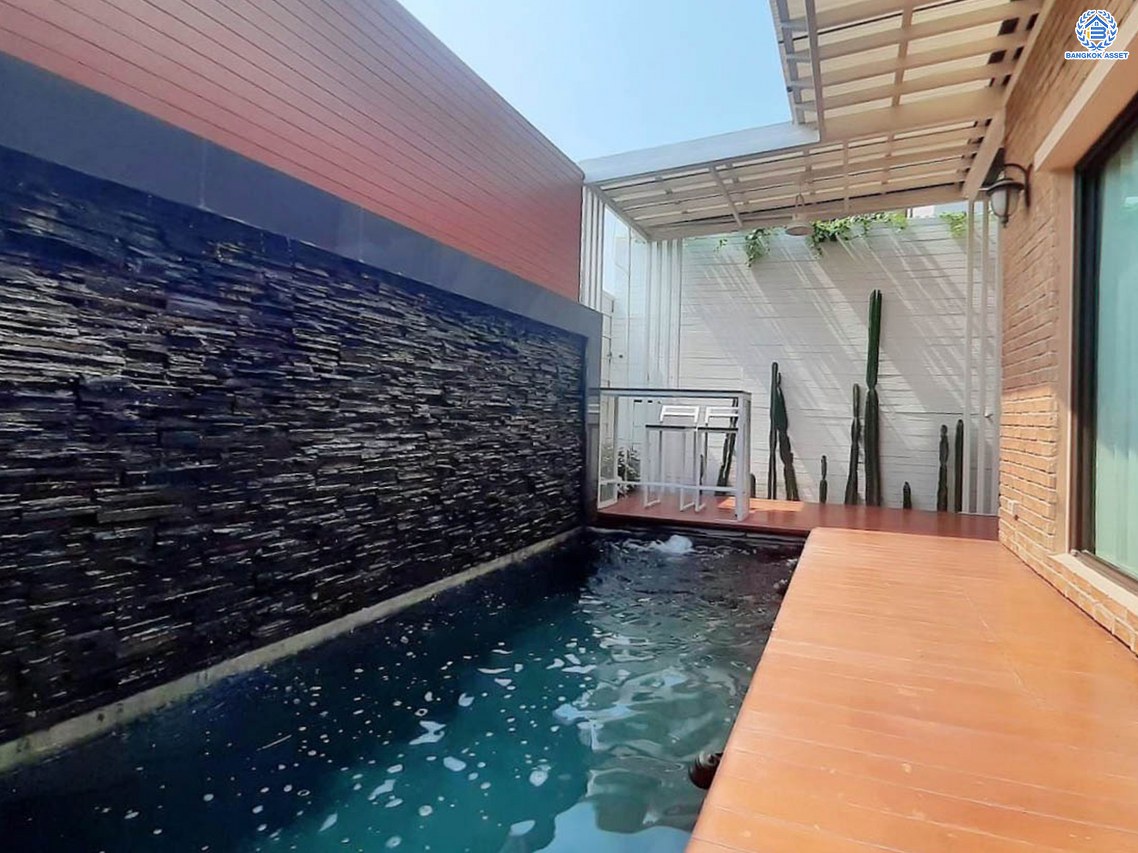 *****บ้านเดี่ยวมือสองนนทบุรี โครงการ เซนโทร ราชพฤกษ์-สวนผัก หลังมุม เนื้อที่กว้างขวางถึง 72.5 ตร.ว. ฟังก์ชัน 4 ห้องนอน 3 ห้องน้ำ 2 ที่จอดรถ บ้านเดี่ยวสไตล์พูลวิลล่า ตกแต่งสวย พร้อมสระว่ายน้ำ บนทำเลแห่งการเดินทาง เชื่อมต่อ ถนนราชพฤกษ์, ถนนนครอินทร์ ใกล้ทางด่วน "ศรีรัช" จองเลย!