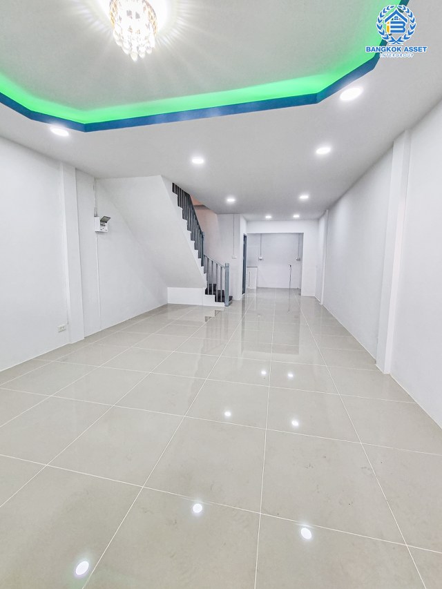 *****ทาวน์เฮ้าส์มือสองนนทบุรี โครงการ ปิยวรารมย์ เฟส1 บางกรวย-ไทรน้อย เนื้อที่ 16 ตร.ว. ฟังก์ชัน 3 ห้องนอน 2 ห้องน้ำ 1 ที่จอดรถ บ้านรีโนเวทใหม่ พร้อมเข้าอยู่ บนทำเลแห่งการเดินทาง เชื่อมต่อถนนบางกรวย-ไทรน้อย, ถนนกาญจนาภิเษก, ถนนบางกรวย-ไทรน้อย จองเลย!