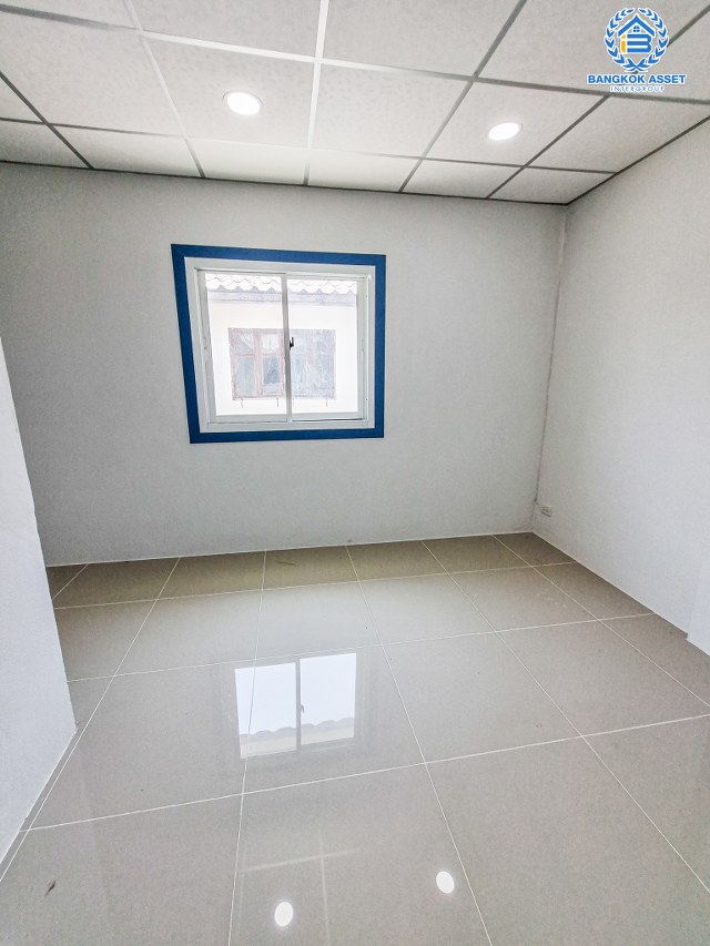 *****ทาวน์เฮ้าส์มือสองนนทบุรี โครงการ ปิยวรารมย์ เฟส1 บางกรวย-ไทรน้อย เนื้อที่ 16 ตร.ว. ฟังก์ชัน 3 ห้องนอน 2 ห้องน้ำ 1 ที่จอดรถ บ้านรีโนเวทใหม่ พร้อมเข้าอยู่ บนทำเลแห่งการเดินทาง เชื่อมต่อถนนบางกรวย-ไทรน้อย, ถนนกาญจนาภิเษก, ถนนบางกรวย-ไทรน้อย จองเลย!