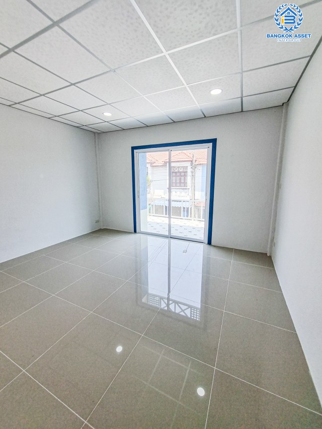 *****ทาวน์เฮ้าส์มือสองนนทบุรี โครงการ ปิยวรารมย์ เฟส1 บางกรวย-ไทรน้อย เนื้อที่ 16 ตร.ว. ฟังก์ชัน 3 ห้องนอน 2 ห้องน้ำ 1 ที่จอดรถ บ้านรีโนเวทใหม่ พร้อมเข้าอยู่ บนทำเลแห่งการเดินทาง เชื่อมต่อถนนบางกรวย-ไทรน้อย, ถนนกาญจนาภิเษก, ถนนบางกรวย-ไทรน้อย จองเลย!