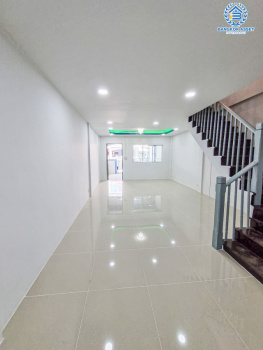 *****ทาวน์เฮ้าส์มือสองนนทบุรี โครงการ ปิยวรารมย์ เฟส1 บางกรวย-ไทรน้อย เนื้อที่ 16 ตร.ว. ฟังก์ชัน 3 ห้องนอน 2 ห้องน้ำ 1 ที่จอดรถ บ้านรีโนเวทใหม่ พร้อมเข้าอยู่ บนทำเลแห่งการเดินทาง เชื่อมต่อถนนบางกรวย-ไทรน้อย, ถนนกาญจนาภิเษก, ถนนบางกรวย-ไทรน้อย จองเลย!