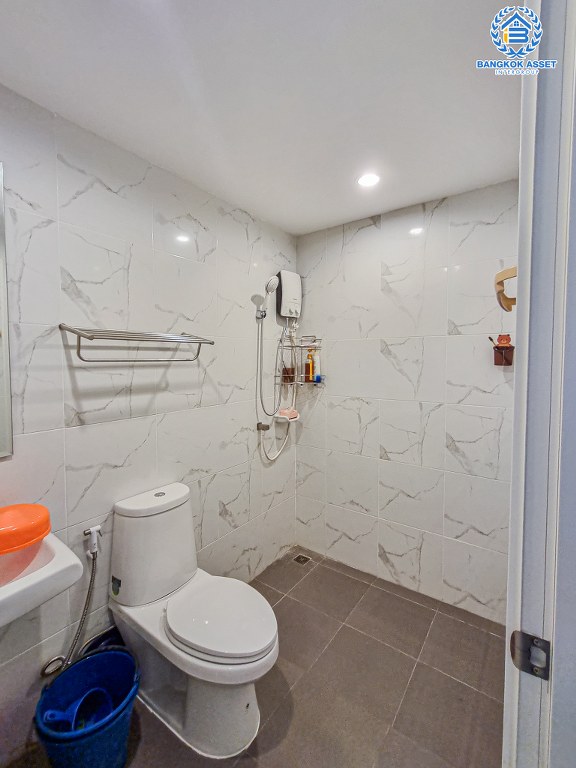 *****ทาวน์เฮ้าส์มือสอง โครงการ เฌอ งามวงศ์วาน-ประชาชื่น เนื้อที่ 18.20 ตร.ว. ฟังก์ชัน 3 ห้องนอน 2 ห้องน้ำ พร้อมอยู่ สร้างจากอิฐมอญแดงทั้งหลัง ทำเลเดินทางสะดวก เชื่อมต่อถนนงามวงศ์วาน ถนนประชาชื่น ใกล้รถไฟฟ้าสายสีม่วง "สถานีกระทรวงสาธารณะสุข" และจุดขึ้นทางด่วน "ศรีรัช"