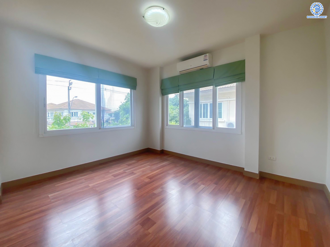 *****บ้านเดี่ยวมือสอง โครงการ เดอะวอเตอร์เฮ้าส์ กาญจนาภิเษก หลังมุม เนื้อที่ 116.30 ตร.ว ฟังก์ชัน 4 ห้องนอน 3 ห้องน้ำ 2 ที่จอดรถ พร้อมเข้าอยู่ บนทำเลเชื่อมต่อถนนเพชรเกษม ถนนกาญจนาภิเษก ถนนเอกชัย