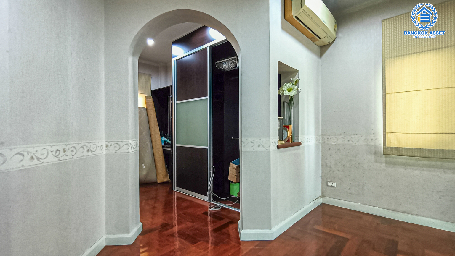 *****บ้านเดี่ยวมือสอง โครงการ เพอร์เฟค มาสเตอร์พีช รัตนาธิเบศร์หลังมุม เนื้อที่ 109.30 ตร.ว ฟังก์ชัน 3 ห้องนอน 3 ห้องน้ำ 2 ที่จอดรถ ฟรี! เครื่องปรับอากาศ ภายในเหมือนใหม่ พร้อมเข้าอยู่ บนทำเลเชื่อมต่อถนนชัยพฤกษ์ ถนนนครอินทร์ ถนนราชพฤกษ์ ใกล้รถไฟฟ้าสายสีม่วง "สถานีไทรม้า" และจุดขึ้นทางด่วน "งามวงศ์วาน"