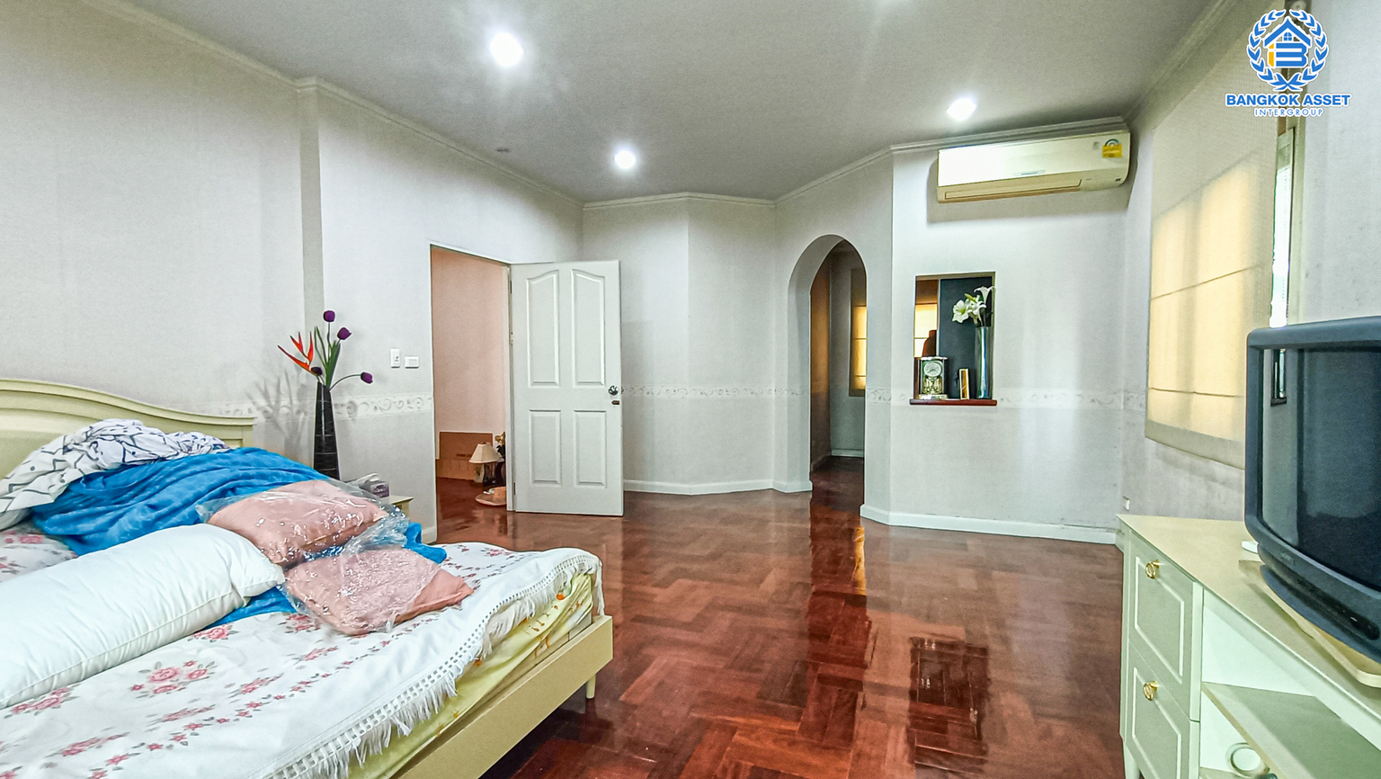 *****บ้านเดี่ยวมือสอง โครงการ เพอร์เฟค มาสเตอร์พีช รัตนาธิเบศร์หลังมุม เนื้อที่ 109.30 ตร.ว ฟังก์ชัน 3 ห้องนอน 3 ห้องน้ำ 2 ที่จอดรถ ฟรี! เครื่องปรับอากาศ ภายในเหมือนใหม่ พร้อมเข้าอยู่ บนทำเลเชื่อมต่อถนนชัยพฤกษ์ ถนนนครอินทร์ ถนนราชพฤกษ์ ใกล้รถไฟฟ้าสายสีม่วง "สถานีไทรม้า" และจุดขึ้นทางด่วน "งามวงศ์วาน"