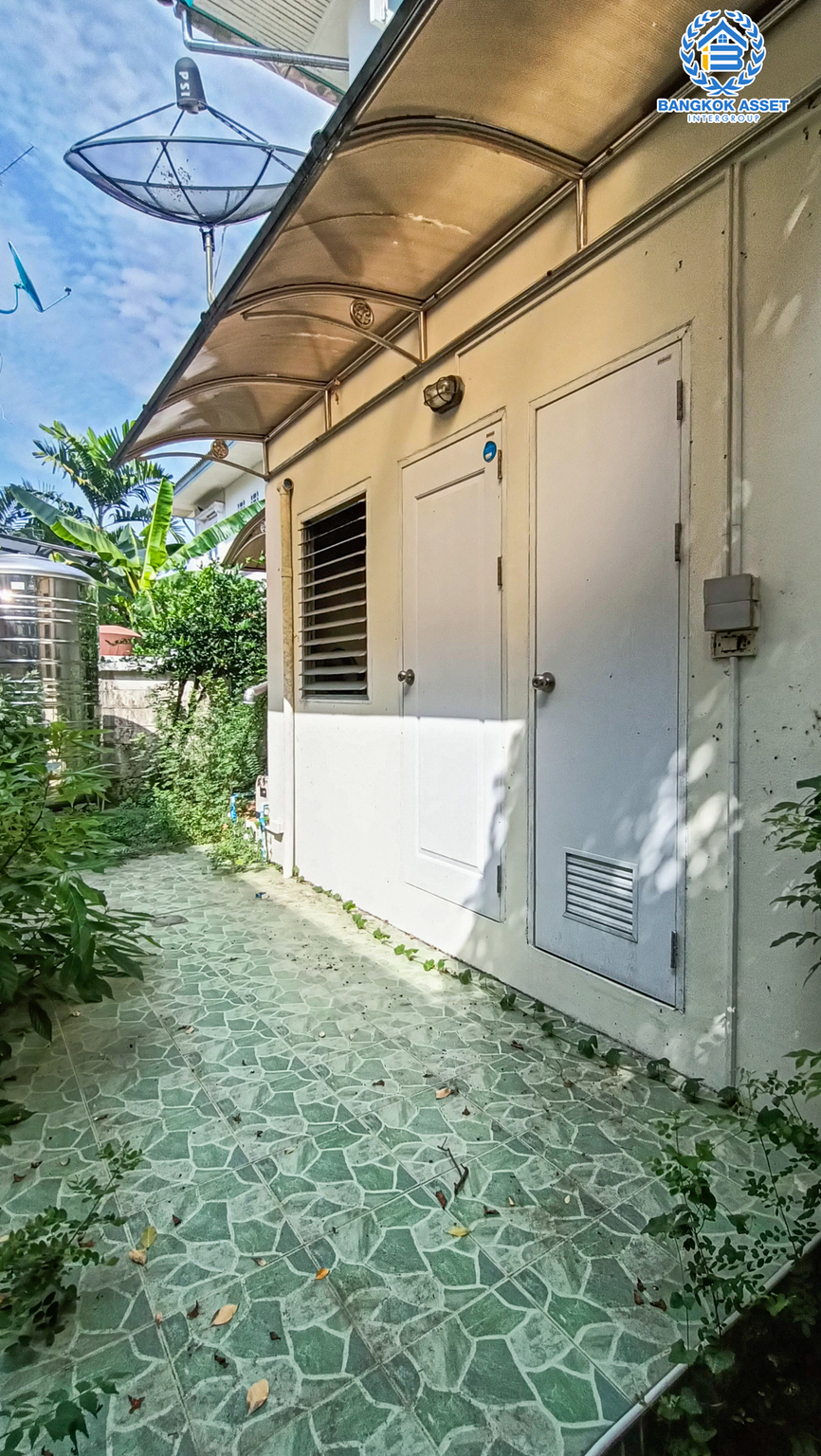 *****บ้านเดี่ยวมือสอง โครงการ เพอร์เฟค มาสเตอร์พีช รัตนาธิเบศร์หลังมุม เนื้อที่ 109.30 ตร.ว ฟังก์ชัน 3 ห้องนอน 3 ห้องน้ำ 2 ที่จอดรถ ฟรี! เครื่องปรับอากาศ ภายในเหมือนใหม่ พร้อมเข้าอยู่ บนทำเลเชื่อมต่อถนนชัยพฤกษ์ ถนนนครอินทร์ ถนนราชพฤกษ์ ใกล้รถไฟฟ้าสายสีม่วง "สถานีไทรม้า" และจุดขึ้นทางด่วน "งามวงศ์วาน"