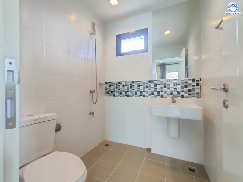 *****บ้านแฝดมือสอง โครงการ อณาสิริ บางใหญ่ หลังมุม เนื้อที่ 53 ตร.ว ฟังก์ชัน 4 ห้องนอน 3 ห้องน้ำ 2 ที่จอดรถ จากแบรนด์ Sansiri ภายในสวย พร้อมเข้าอยู่ บนทำเลเชื่อมต่อถนนกาญจนาภิเษก ถนนเลียบประปา ใกล้รถไฟฟ้าสายสีม่วง "สถานีตลาดบางใหญ่" และจุดขึ้นทางด่วน "ศรีรัช"