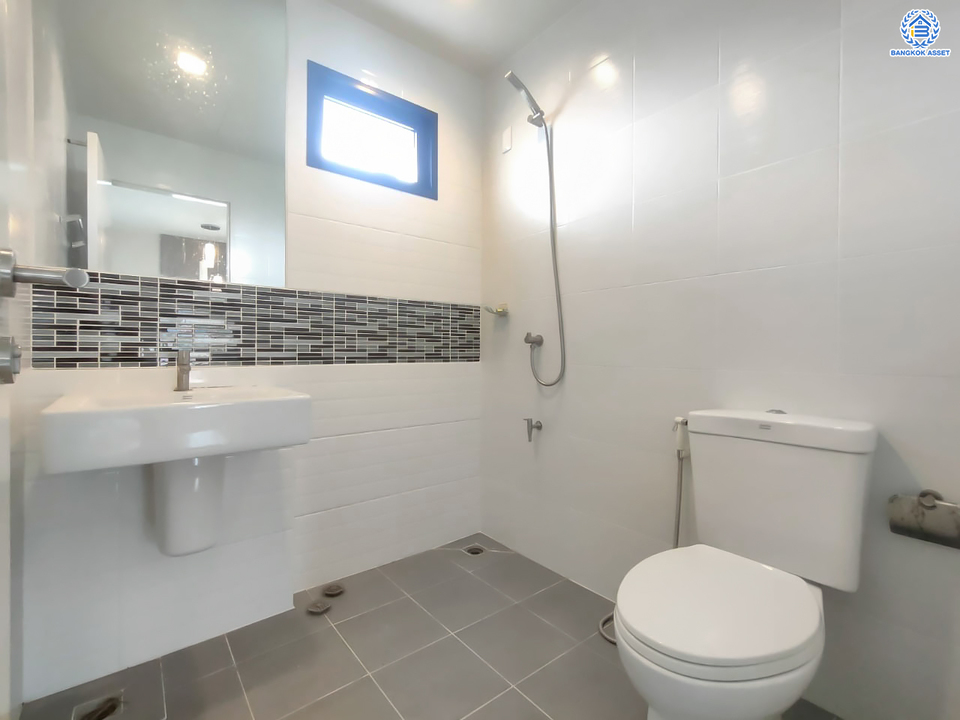 *****บ้านแฝดมือสอง โครงการ อณาสิริ บางใหญ่ หลังมุม เนื้อที่ 53 ตร.ว ฟังก์ชัน 4 ห้องนอน 3 ห้องน้ำ 2 ที่จอดรถ จากแบรนด์ Sansiri ภายในสวย พร้อมเข้าอยู่ บนทำเลเชื่อมต่อถนนกาญจนาภิเษก ถนนเลียบประปา ใกล้รถไฟฟ้าสายสีม่วง "สถานีตลาดบางใหญ่" และจุดขึ้นทางด่วน "ศรีรัช"