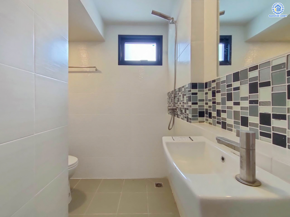 *****บ้านแฝดมือสอง โครงการ อณาสิริ บางใหญ่ หลังมุม เนื้อที่ 53 ตร.ว ฟังก์ชัน 4 ห้องนอน 3 ห้องน้ำ 2 ที่จอดรถ จากแบรนด์ Sansiri ภายในสวย พร้อมเข้าอยู่ บนทำเลเชื่อมต่อถนนกาญจนาภิเษก ถนนเลียบประปา ใกล้รถไฟฟ้าสายสีม่วง "สถานีตลาดบางใหญ่" และจุดขึ้นทางด่วน "ศรีรัช"