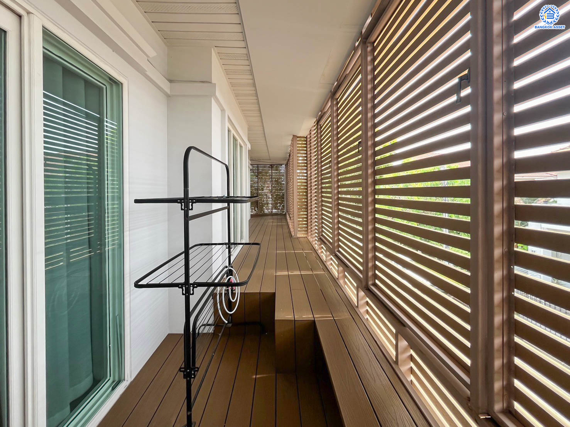 บ้านเดี่ยวมือสอง โครงการ เพอร์เฟคเพลส ราชพฤกษ์ จาก Perfect Property บนเนื้อที่ 52.50 ตร.ว. พื้นที่ใช้สอย 230 ตร.ม. ฟังก์ชัน 3 ห้องนอน 3 ห้องน้ำ ขายพร้อมเฟอร์นิเจอร์บิ้วอิน โครงการติดถนนราชพฤกษ์ เชื่อมต่อถนนรัตนาธิเบศร์ ใกล้รถไฟฟ้าสายสีม่วง "สถานีบางรักน้อยท่าอิฐ" จุดขึ้นทางด่วน "กาญจนาภิเษก"