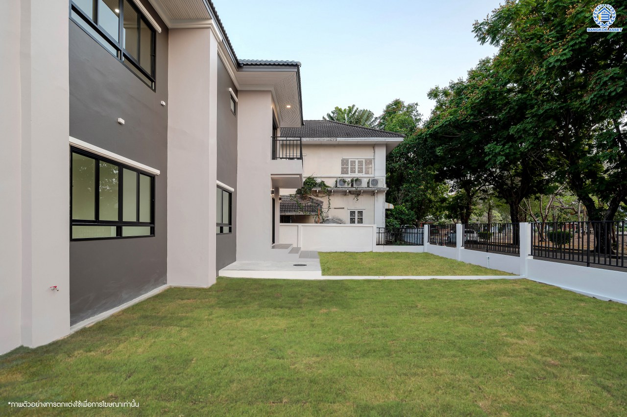 บ้านมือสองตกแต่งใหม่ โครงการ ชัยพฤกษ์ บางบัวทอง จากแบรนด์ LH หลังมุม วิวหน้าสวน เนื้อที่ดิน 129.5 ตร.ว.พื้นที่ใช้สอย 306.9 ตร.ม. ฟังก์ชัน 4 ห้องนอน 4 ห้องน้ำ 1 ห้องอเนกประสงค์ จอดรถได้ 4 คัน พร้อม Facilities ครบครัน บนทำเลเดินทางสะดวก ติดถนนบางกรวย-ไทรน้อย ใกล้เซ็นทรัลเวสต์เกต และรถไฟฟ้า สายสีม่วง "สถานีบางพลู"