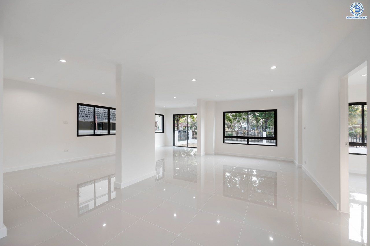 บ้านมือสองตกแต่งใหม่ โครงการ ชัยพฤกษ์ บางบัวทอง จากแบรนด์ LH หลังมุม วิวหน้าสวน เนื้อที่ดิน 129.5 ตร.ว.พื้นที่ใช้สอย 306.9 ตร.ม. ฟังก์ชัน 4 ห้องนอน 4 ห้องน้ำ 1 ห้องอเนกประสงค์ จอดรถได้ 4 คัน พร้อม Facilities ครบครัน บนทำเลเดินทางสะดวก ติดถนนบางกรวย-ไทรน้อย ใกล้เซ็นทรัลเวสต์เกต และรถไฟฟ้า สายสีม่วง "สถานีบางพลู"