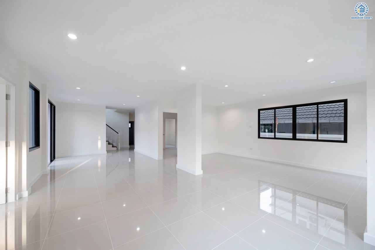 บ้านมือสองตกแต่งใหม่ โครงการ ชัยพฤกษ์ บางบัวทอง จากแบรนด์ LH หลังมุม วิวหน้าสวน เนื้อที่ดิน 129.5 ตร.ว.พื้นที่ใช้สอย 306.9 ตร.ม. ฟังก์ชัน 4 ห้องนอน 4 ห้องน้ำ 1 ห้องอเนกประสงค์ จอดรถได้ 4 คัน พร้อม Facilities ครบครัน บนทำเลเดินทางสะดวก ติดถนนบางกรวย-ไทรน้อย ใกล้เซ็นทรัลเวสต์เกต และรถไฟฟ้า สายสีม่วง "สถานีบางพลู"