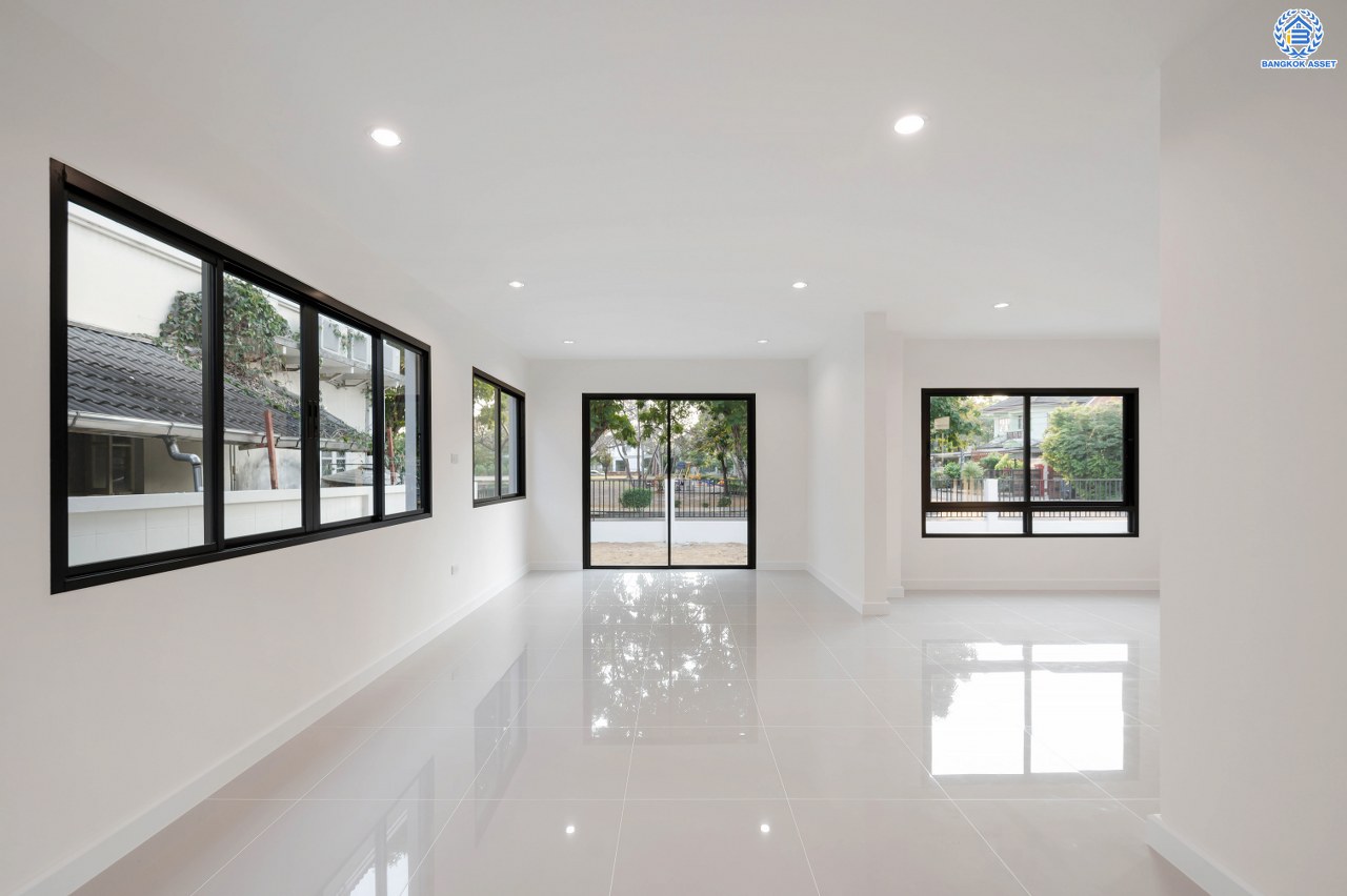 บ้านมือสองตกแต่งใหม่ โครงการ ชัยพฤกษ์ บางบัวทอง จากแบรนด์ LH หลังมุม วิวหน้าสวน เนื้อที่ดิน 129.5 ตร.ว.พื้นที่ใช้สอย 306.9 ตร.ม. ฟังก์ชัน 4 ห้องนอน 4 ห้องน้ำ 1 ห้องอเนกประสงค์ จอดรถได้ 4 คัน พร้อม Facilities ครบครัน บนทำเลเดินทางสะดวก ติดถนนบางกรวย-ไทรน้อย ใกล้เซ็นทรัลเวสต์เกต และรถไฟฟ้า สายสีม่วง "สถานีบางพลู"