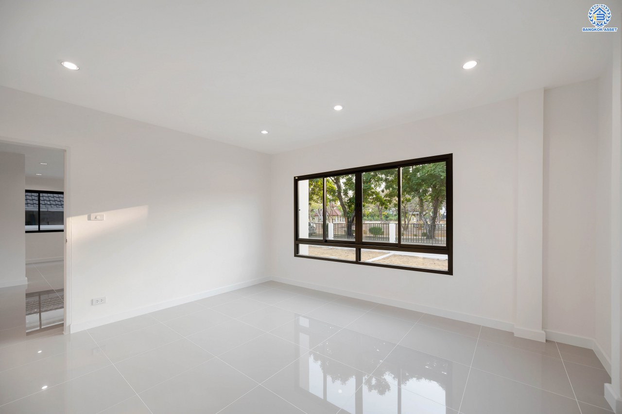 บ้านมือสองตกแต่งใหม่ โครงการ ชัยพฤกษ์ บางบัวทอง จากแบรนด์ LH หลังมุม วิวหน้าสวน เนื้อที่ดิน 129.5 ตร.ว.พื้นที่ใช้สอย 306.9 ตร.ม. ฟังก์ชัน 4 ห้องนอน 4 ห้องน้ำ 1 ห้องอเนกประสงค์ จอดรถได้ 4 คัน พร้อม Facilities ครบครัน บนทำเลเดินทางสะดวก ติดถนนบางกรวย-ไทรน้อย ใกล้เซ็นทรัลเวสต์เกต และรถไฟฟ้า สายสีม่วง "สถานีบางพลู"