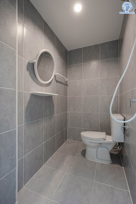 บ้านมือสองตกแต่งใหม่ โครงการ ชัยพฤกษ์ บางบัวทอง จากแบรนด์ LH หลังมุม วิวหน้าสวน เนื้อที่ดิน 129.5 ตร.ว.พื้นที่ใช้สอย 306.9 ตร.ม. ฟังก์ชัน 4 ห้องนอน 4 ห้องน้ำ 1 ห้องอเนกประสงค์ จอดรถได้ 4 คัน พร้อม Facilities ครบครัน บนทำเลเดินทางสะดวก ติดถนนบางกรวย-ไทรน้อย ใกล้เซ็นทรัลเวสต์เกต และรถไฟฟ้า สายสีม่วง "สถานีบางพลู"