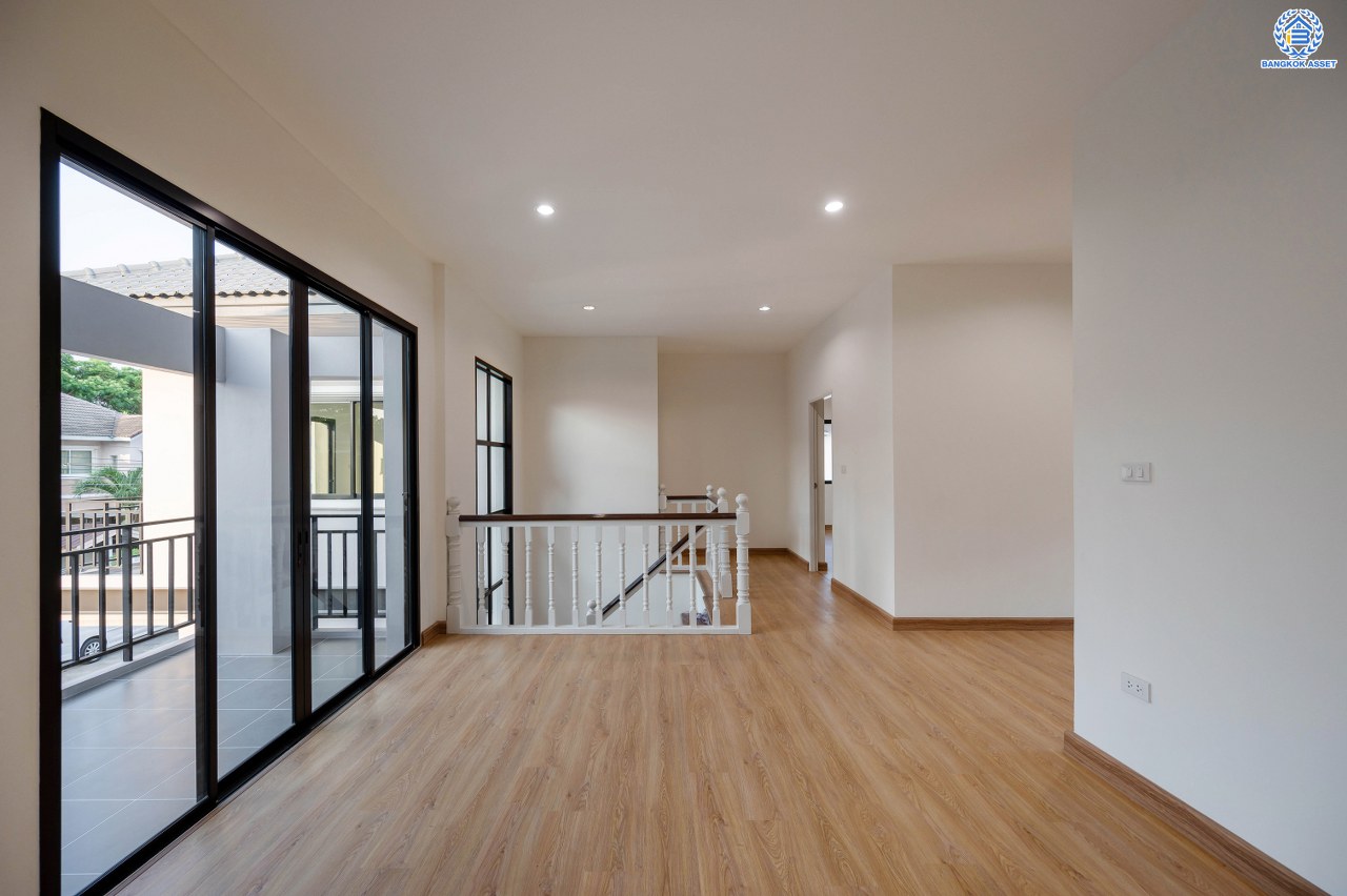 บ้านมือสองตกแต่งใหม่ โครงการ ชัยพฤกษ์ บางบัวทอง จากแบรนด์ LH หลังมุม วิวหน้าสวน เนื้อที่ดิน 129.5 ตร.ว.พื้นที่ใช้สอย 306.9 ตร.ม. ฟังก์ชัน 4 ห้องนอน 4 ห้องน้ำ 1 ห้องอเนกประสงค์ จอดรถได้ 4 คัน พร้อม Facilities ครบครัน บนทำเลเดินทางสะดวก ติดถนนบางกรวย-ไทรน้อย ใกล้เซ็นทรัลเวสต์เกต และรถไฟฟ้า สายสีม่วง "สถานีบางพลู"