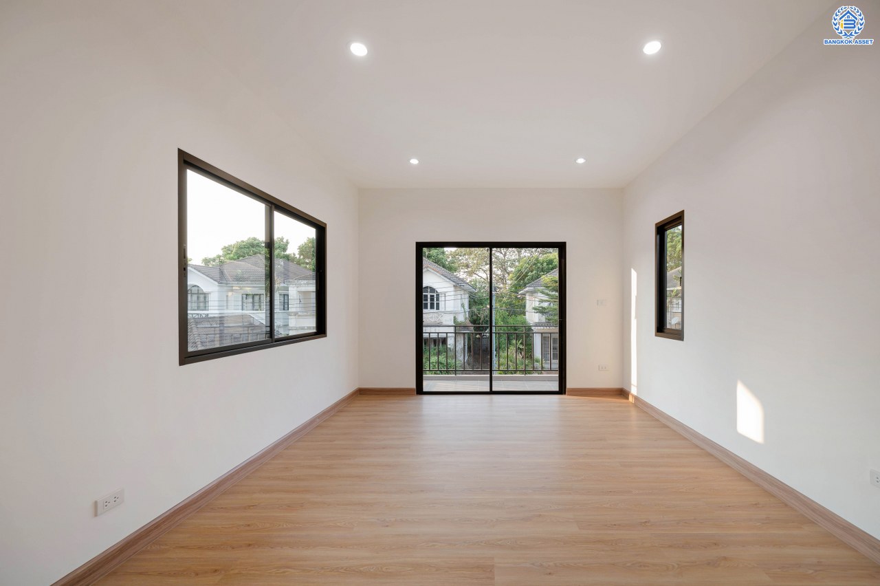 บ้านมือสองตกแต่งใหม่ โครงการ ชัยพฤกษ์ บางบัวทอง จากแบรนด์ LH หลังมุม วิวหน้าสวน เนื้อที่ดิน 129.5 ตร.ว.พื้นที่ใช้สอย 306.9 ตร.ม. ฟังก์ชัน 4 ห้องนอน 4 ห้องน้ำ 1 ห้องอเนกประสงค์ จอดรถได้ 4 คัน พร้อม Facilities ครบครัน บนทำเลเดินทางสะดวก ติดถนนบางกรวย-ไทรน้อย ใกล้เซ็นทรัลเวสต์เกต และรถไฟฟ้า สายสีม่วง "สถานีบางพลู"