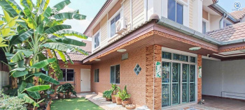 *****บ้านแฝดมือสองปทุมธานี โครงการ พฤกษาD คลองสาม เนื้อที่กว้าง 39.7 ตร.ว. ฟังก์ชัน 4 ห้องนอน 2 ห้องน้ำ บ้านแฝดมีพื้นที่ด้านข้างปลูกต้นไม้ บนทำเลดี เชื่อมต่อ ถนนคลองหลวง ใกล้ทางด่วน "วงแหวนรอบนอกฝั่งตะวันออก รังสิต-คลองสาม" และ รถไฟฟ้าสายสีแดง "สถานีรังสิต" ในราคาสุดคุ้ม!