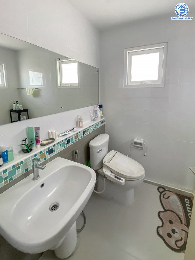 *****บ้านเดี่ยวมือสอง โครงการ ชัยพฤกษ์ ปิ่นเกล้า-กาญจนาฯ เนื้อที่ 50.40 ตร.ว. ฟังก์ชัน 3 ห้องนอน 3 ห้องน้ำ 2 ที่จอดรถ พร้อมอยู่ อยู่ต้นโครงการ ถนนโครงการกว้าง เดินทางสะดวก เชื่อมต่อถนนนครอินทร์ ถนนกาญจนาภิเษก ใกล้รถไฟฟ้าสายสีม่วง "สถานีตลาดบางใหญ่" และจุดขึ้นทางด่วน "ศรีรัช"