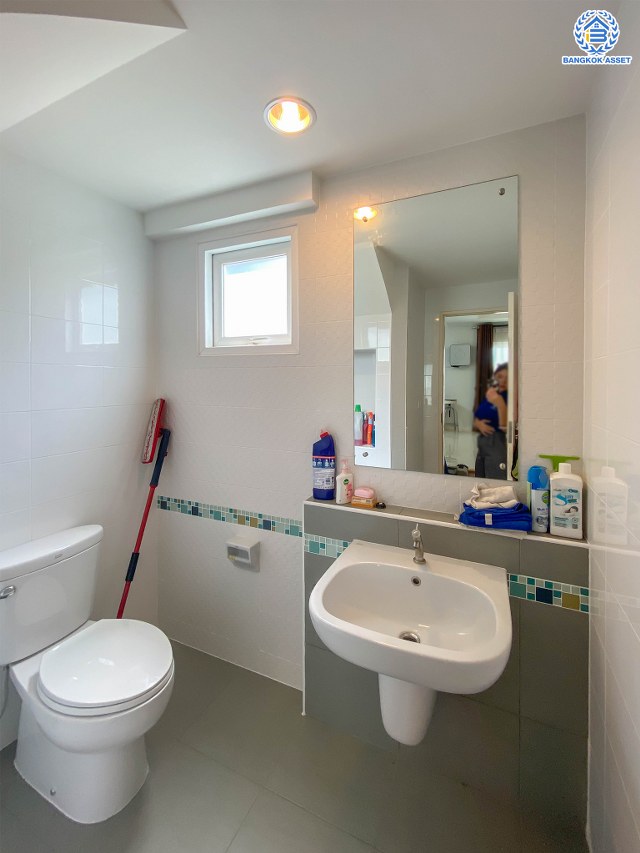 *****บ้านเดี่ยวมือสอง โครงการ ชัยพฤกษ์ ปิ่นเกล้า-กาญจนาฯ เนื้อที่ 50.40 ตร.ว. ฟังก์ชัน 3 ห้องนอน 3 ห้องน้ำ 2 ที่จอดรถ พร้อมอยู่ อยู่ต้นโครงการ ถนนโครงการกว้าง เดินทางสะดวก เชื่อมต่อถนนนครอินทร์ ถนนกาญจนาภิเษก ใกล้รถไฟฟ้าสายสีม่วง "สถานีตลาดบางใหญ่" และจุดขึ้นทางด่วน "ศรีรัช"