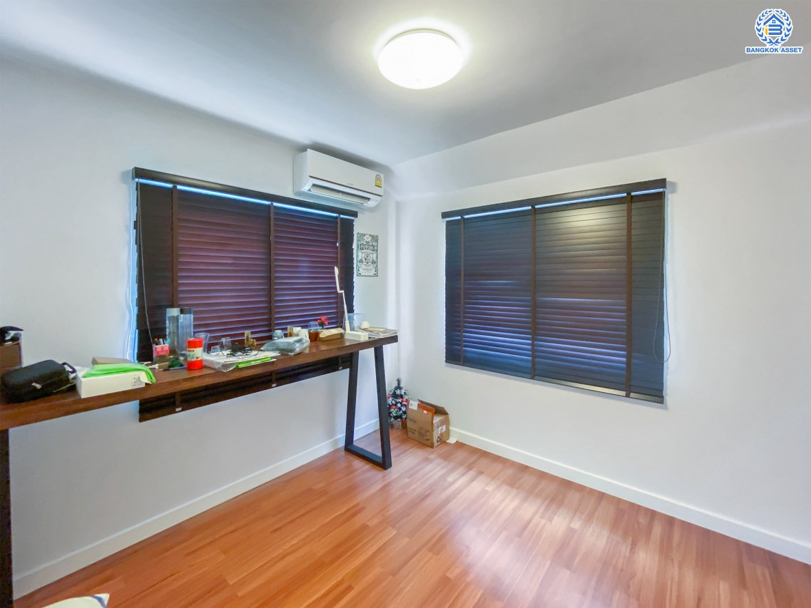 *****บ้านเดี่ยวมือสอง โครงการ ชัยพฤกษ์ ปิ่นเกล้า-กาญจนาฯ เนื้อที่ 50.40 ตร.ว. ฟังก์ชัน 3 ห้องนอน 3 ห้องน้ำ 2 ที่จอดรถ พร้อมอยู่ อยู่ต้นโครงการ ถนนโครงการกว้าง เดินทางสะดวก เชื่อมต่อถนนนครอินทร์ ถนนกาญจนาภิเษก ใกล้รถไฟฟ้าสายสีม่วง "สถานีตลาดบางใหญ่" และจุดขึ้นทางด่วน "ศรีรัช"