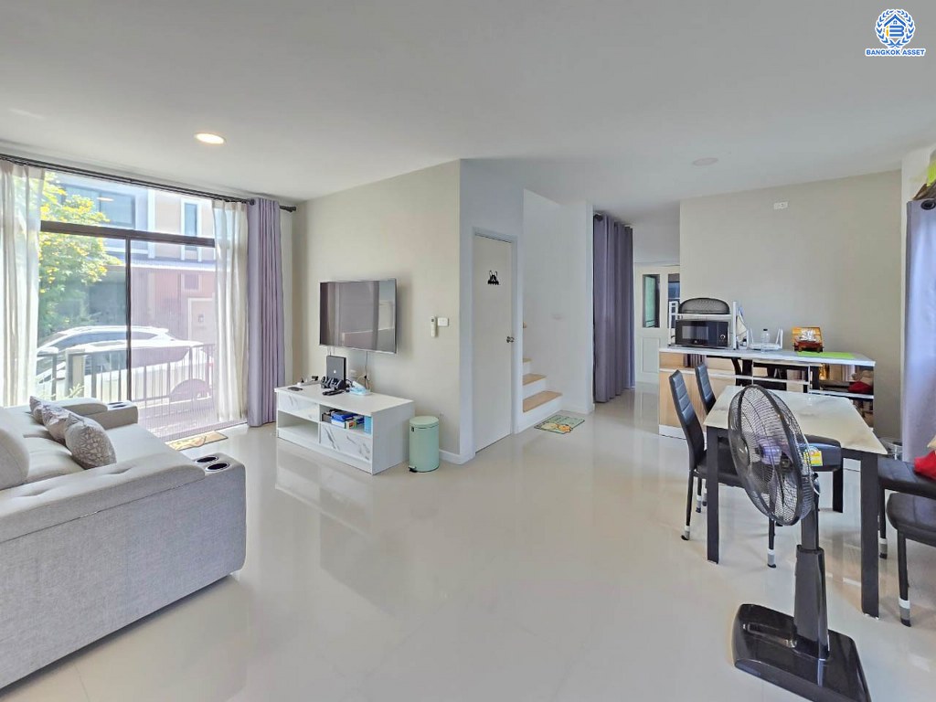 *****บ้านแฝดมือสอง โครงการ คาซ่าเพรสโต้ กาญจนาภิเษก หลังมุม เนื้อที่ 36 ตร.ว. ฟังก์ชัน 3 ห้องนอน 3 ห้องน้ำ 2 ที่จอดรถ บ้านสวย พร้อมเข้าอยู่ โครงการบนทำเลเดินทางสะดวก เชื่อมต่อถนนกาญจนาภิเษก, ถนนกรุงนนท์-จงถนอม ใกล้ห้างสรรพสินค้า BigC ประชาอุทิศ