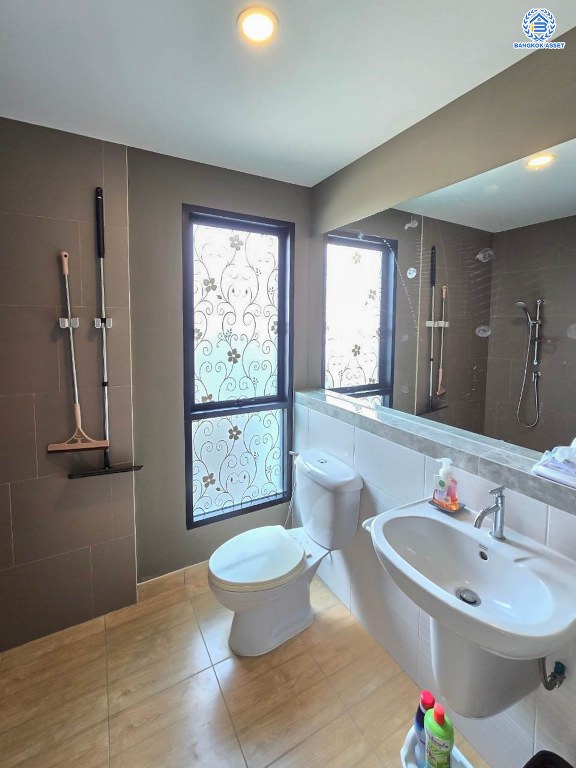 *****บ้านแฝดมือสอง โครงการ คาซ่าเพรสโต้ กาญจนาภิเษก หลังมุม เนื้อที่ 36 ตร.ว. ฟังก์ชัน 3 ห้องนอน 3 ห้องน้ำ 2 ที่จอดรถ บ้านสวย พร้อมเข้าอยู่ โครงการบนทำเลเดินทางสะดวก เชื่อมต่อถนนกาญจนาภิเษก, ถนนกรุงนนท์-จงถนอม ใกล้ห้างสรรพสินค้า BigC ประชาอุทิศ