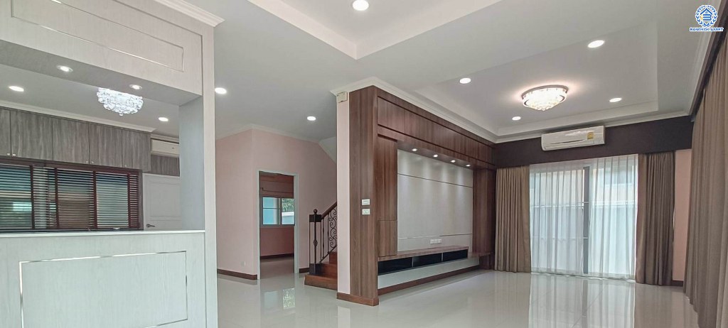 บ้านเดี่ยวมือสอง ซอยเทศบาล4 ลำลูกกาคลอง7 เนื้อที่ 179 ตร.ว. ฟังก์ชัน 4 ห้องนอน 4 ห้องน้ำ 5 ที่จอดรถ โครงการบนทำเลเดินทางสะดวก เชื่อมต่อถนนลำลูกกา ถนนคลอง7 ถนนรังสิต-นครนายก ใกล้รถไฟฟ้าสายสีเขียว "สถานีคูคต" และจุดขึ้นทางด่วน "ถนนกาญจนาภิเษก(วงแหวนตะวันออก)"