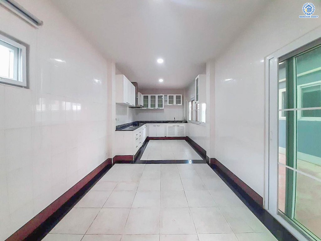 บ้านเดี่ยวมือสอง ซอยเทศบาล4 ลำลูกกาคลอง7 เนื้อที่ 179 ตร.ว. ฟังก์ชัน 4 ห้องนอน 4 ห้องน้ำ 5 ที่จอดรถ โครงการบนทำเลเดินทางสะดวก เชื่อมต่อถนนลำลูกกา ถนนคลอง7 ถนนรังสิต-นครนายก ใกล้รถไฟฟ้าสายสีเขียว "สถานีคูคต" และจุดขึ้นทางด่วน "ถนนกาญจนาภิเษก(วงแหวนตะวันออก)"