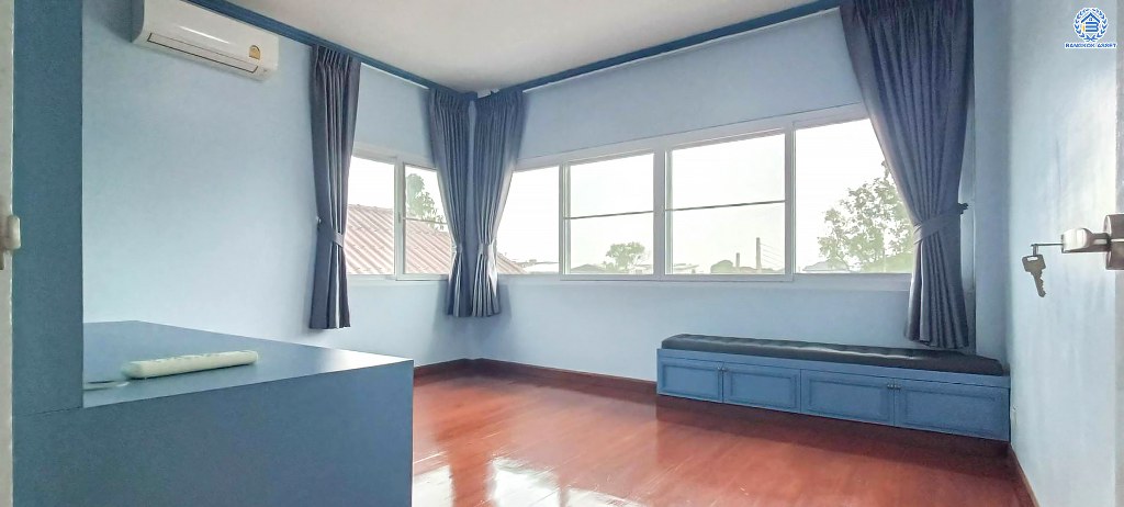 บ้านเดี่ยวมือสอง ซอยเทศบาล4 ลำลูกกาคลอง7 เนื้อที่ 179 ตร.ว. ฟังก์ชัน 4 ห้องนอน 4 ห้องน้ำ 5 ที่จอดรถ โครงการบนทำเลเดินทางสะดวก เชื่อมต่อถนนลำลูกกา ถนนคลอง7 ถนนรังสิต-นครนายก ใกล้รถไฟฟ้าสายสีเขียว "สถานีคูคต" และจุดขึ้นทางด่วน "ถนนกาญจนาภิเษก(วงแหวนตะวันออก)"