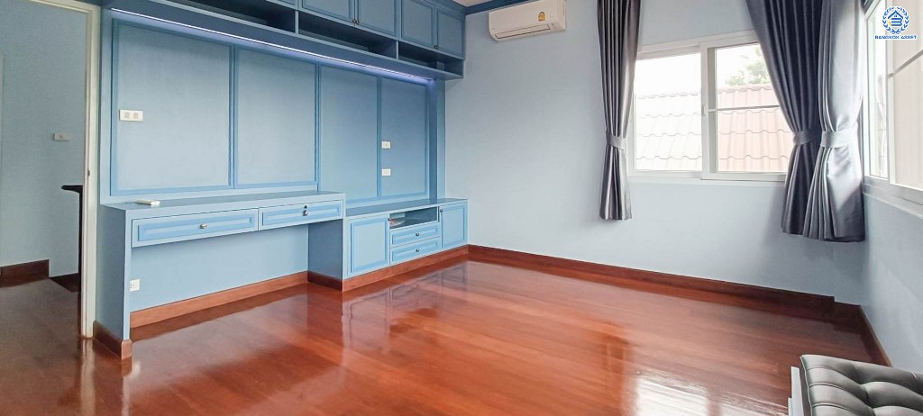 บ้านเดี่ยวมือสอง ซอยเทศบาล4 ลำลูกกาคลอง7 เนื้อที่ 179 ตร.ว. ฟังก์ชัน 4 ห้องนอน 4 ห้องน้ำ 5 ที่จอดรถ โครงการบนทำเลเดินทางสะดวก เชื่อมต่อถนนลำลูกกา ถนนคลอง7 ถนนรังสิต-นครนายก ใกล้รถไฟฟ้าสายสีเขียว "สถานีคูคต" และจุดขึ้นทางด่วน "ถนนกาญจนาภิเษก(วงแหวนตะวันออก)"