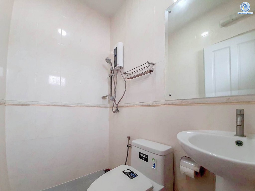 บ้านเดี่ยวมือสอง ซอยเทศบาล4 ลำลูกกาคลอง7 เนื้อที่ 179 ตร.ว. ฟังก์ชัน 4 ห้องนอน 4 ห้องน้ำ 5 ที่จอดรถ โครงการบนทำเลเดินทางสะดวก เชื่อมต่อถนนลำลูกกา ถนนคลอง7 ถนนรังสิต-นครนายก ใกล้รถไฟฟ้าสายสีเขียว "สถานีคูคต" และจุดขึ้นทางด่วน "ถนนกาญจนาภิเษก(วงแหวนตะวันออก)"