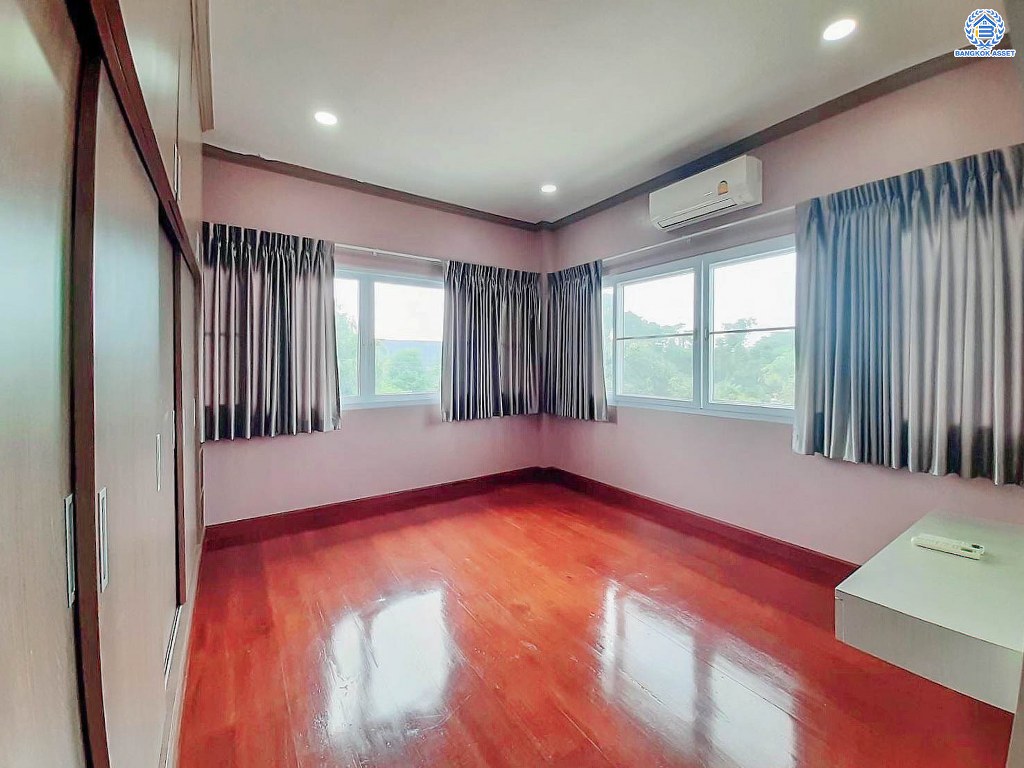 บ้านเดี่ยวมือสอง ซอยเทศบาล4 ลำลูกกาคลอง7 เนื้อที่ 179 ตร.ว. ฟังก์ชัน 4 ห้องนอน 4 ห้องน้ำ 5 ที่จอดรถ โครงการบนทำเลเดินทางสะดวก เชื่อมต่อถนนลำลูกกา ถนนคลอง7 ถนนรังสิต-นครนายก ใกล้รถไฟฟ้าสายสีเขียว "สถานีคูคต" และจุดขึ้นทางด่วน "ถนนกาญจนาภิเษก(วงแหวนตะวันออก)"