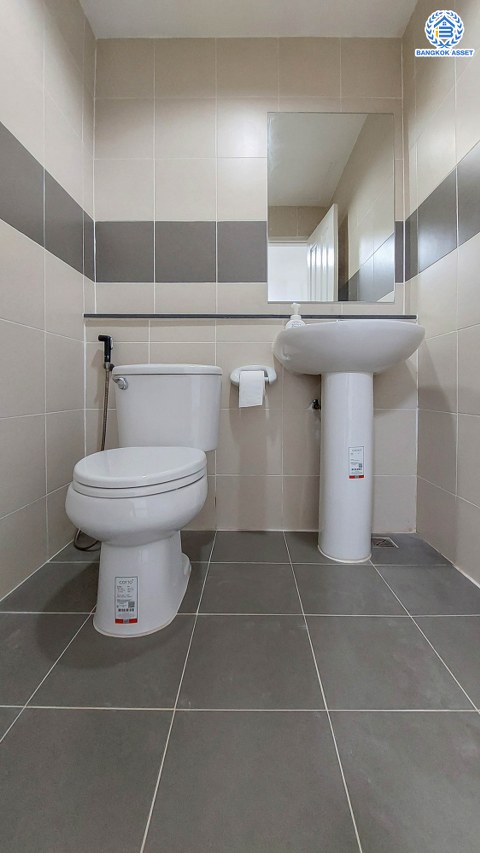 *****ทาวน์เฮ้าส์มือสองนนทบุรี โครงการ พิบูลย์ โฮมทาวน์ บางบัวทอง เนื้อที่กว้าง 20.2 ตร.ว. ฟังก์ชัน 3 ห้องนอน 3 ห้องน้ำ บ้านสวย พร้อมเข้าอยู่ บนทำเลดี เชื่อมต่อ ถนนชัยพฤกษ์, ถนนราชพฤกษ์, ถนนกาจนาภิเษก ใกล้รถไฟฟ้าสายสีม่วง "สถานีบางพลู" และทางด่วน "ศรีรัช / แจ้งวัฒนะ"